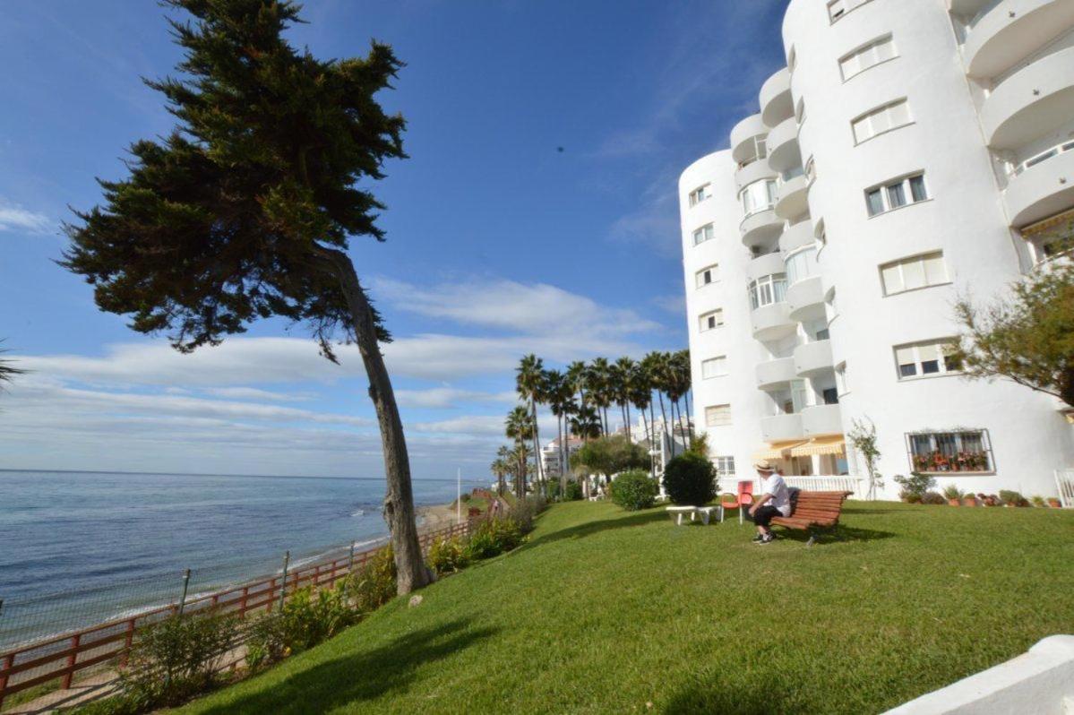 Beachfront Apartment In Calahonda MIJAS COSTA Eksteriør bilde